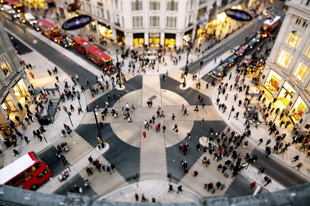 Oxford Circus — architecture and documentary photograph in London, UK, frame 14 of 22.
